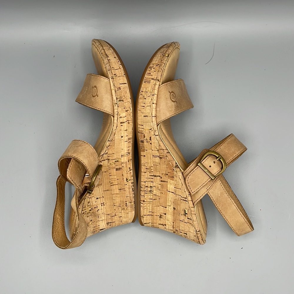 Born Sz 9 Tan Ankle Strap Wedge Sandals